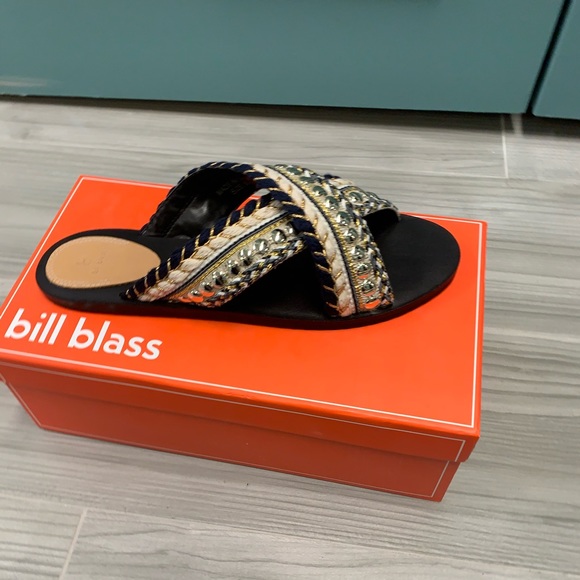 🆕 NIB BILL BLASS JADEN SLIDE SANDALS. Calling all winter vacationers ! - Picture 4 of 8